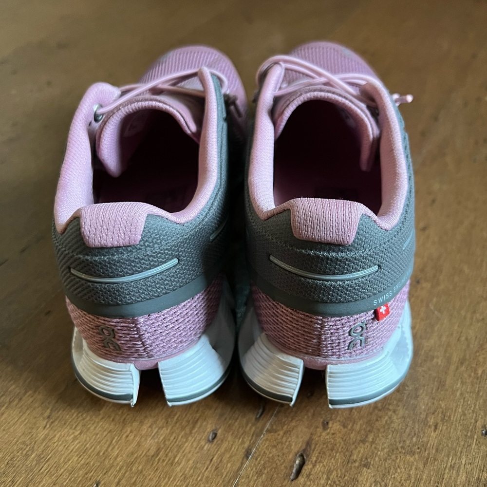 Brand new on cloud sneakers size 5 women’s